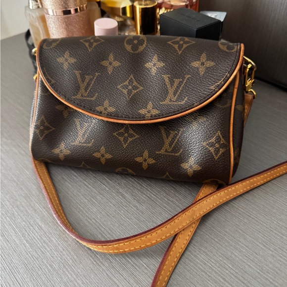 Louis Vuitton Classic Monogram Crossbody Bag - Picture 2 of 10